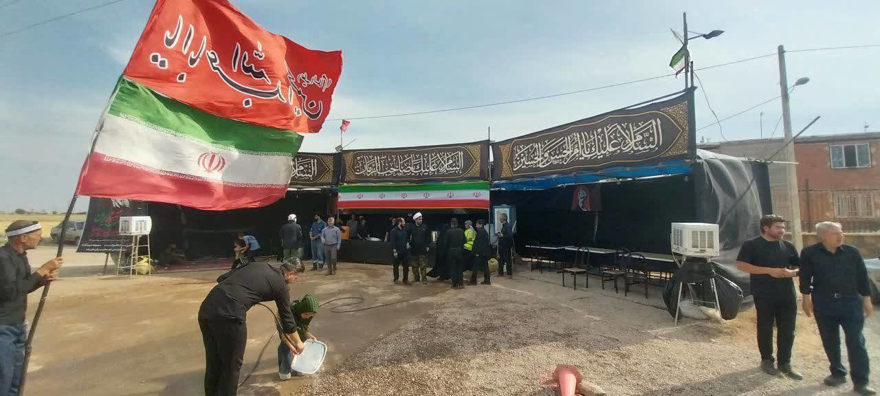 موکب‌های مستقر در مسیر قوچان_ مشهد، مهیای خدمت به عزاداران رهبر شهید امت