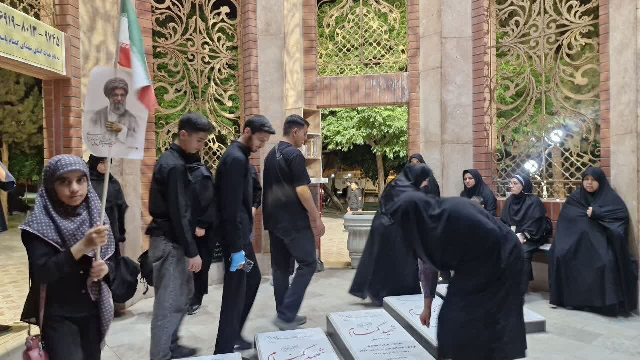 در مسیر آخرین سلام؛ اهالی هنر و رسانه بیرجند در سفر وداع با رهبر شهید