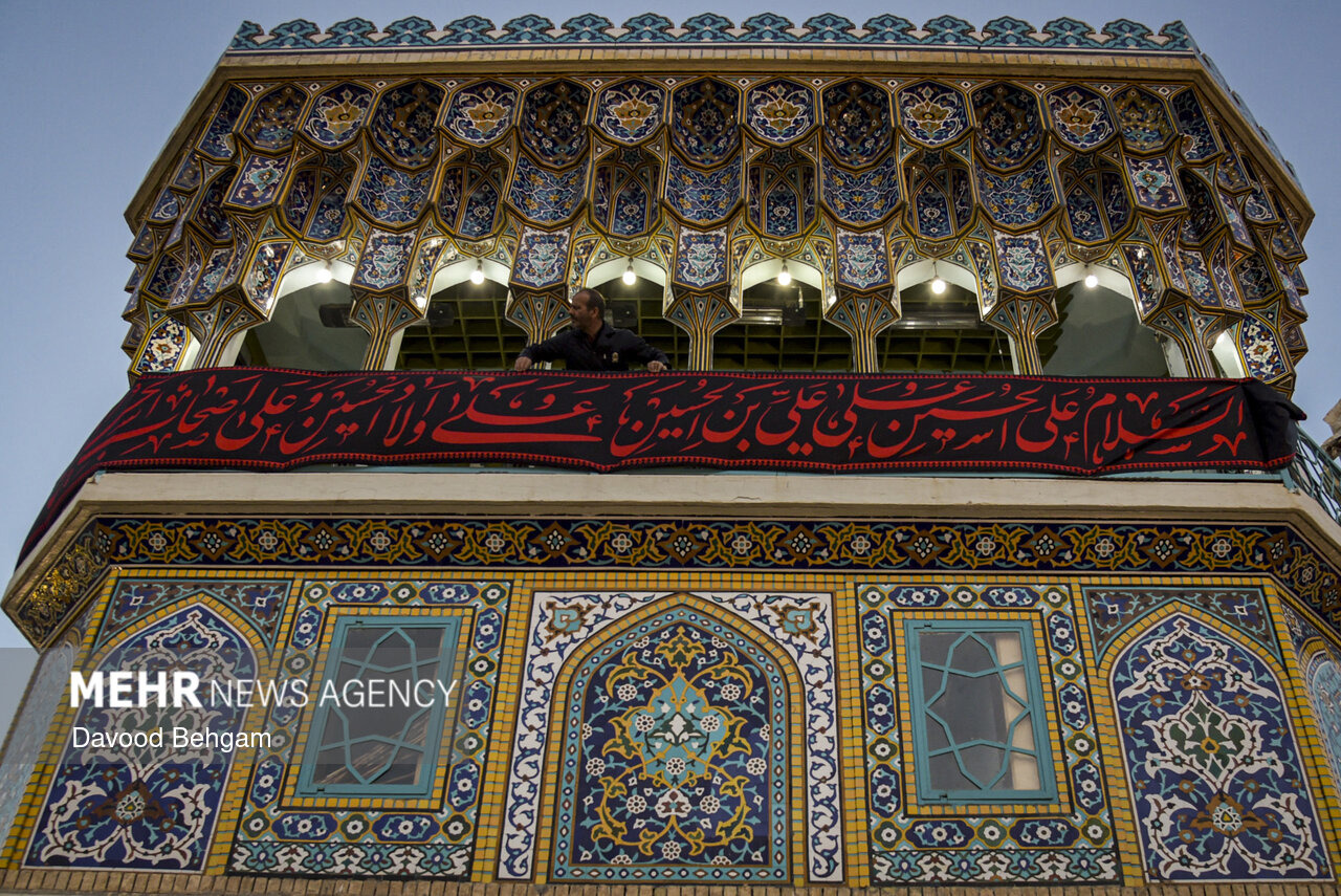 آماده سازی حرم امام رضا(ع) برای برگزاری مراسم تشییع پیکر رهبر شهید