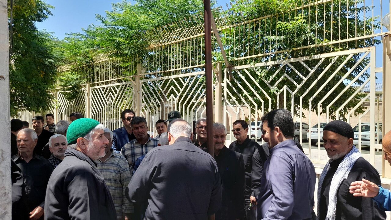 عزیمت مردم خلیل آباد به مشهد برای شرکت در تشییع پیکر آقای شهید ایران