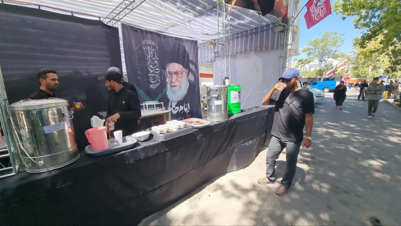 خدمات رسانی۳۳۴ موکب خراسان جنوبی به زائران مراسم بدرقه رهبر شهید ایران