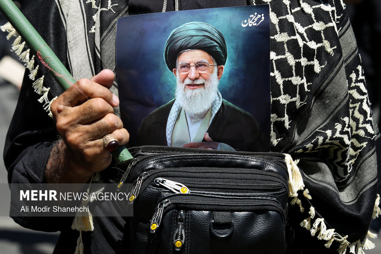 پنجره‌ متفاوتی به لحظات اولیه استقبال مردم عزادار از پیکر رهبر شهید