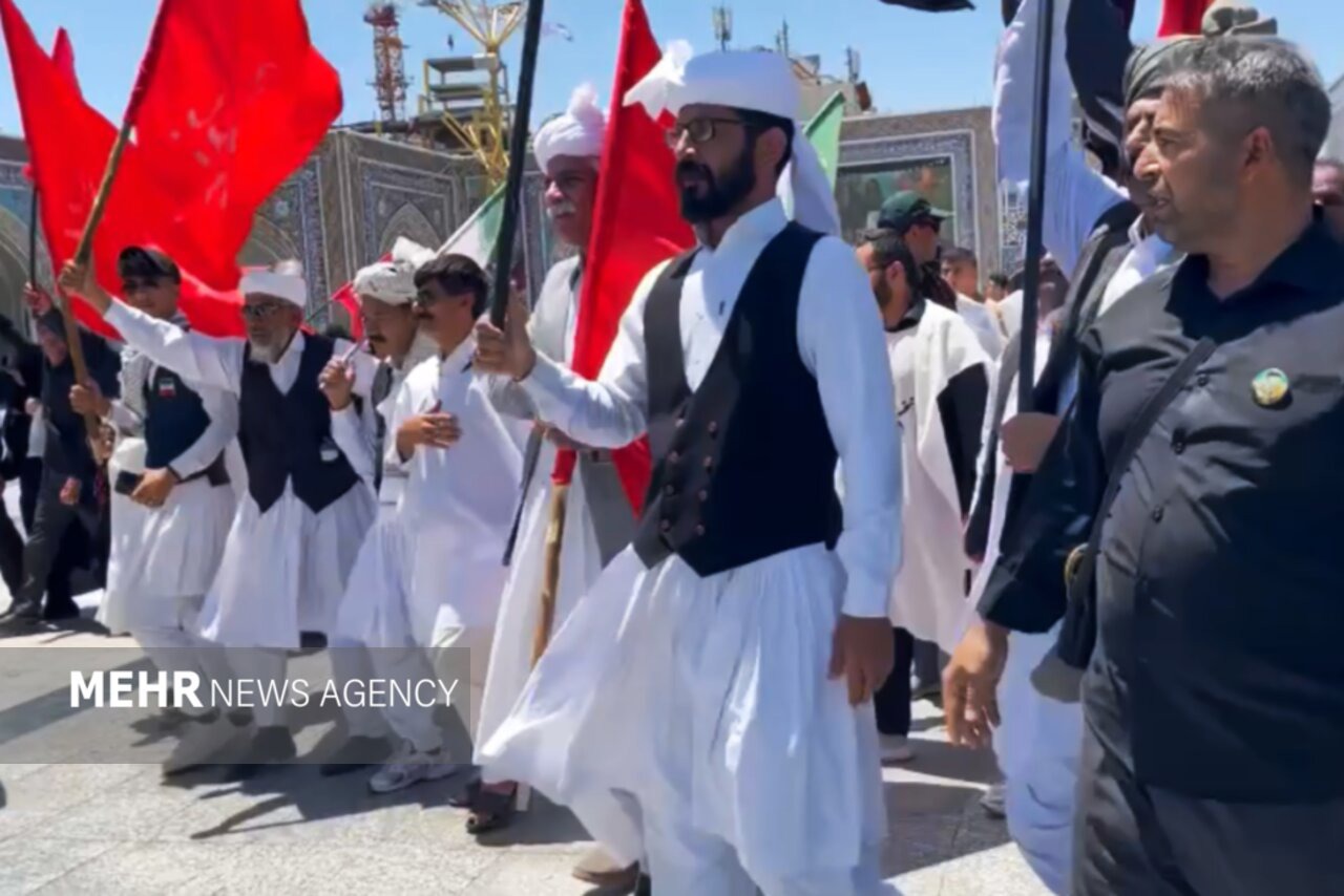 عزاداری کفن پوشان سیستانی در حرم مطهر رضوی