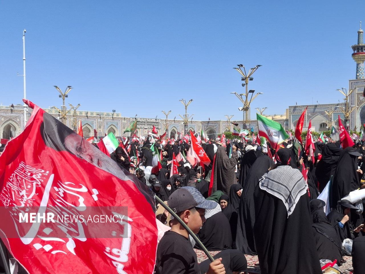 فریاد مرگ بر آمریکا در صحن پیامبر اعظم حرم مطهر رضوی