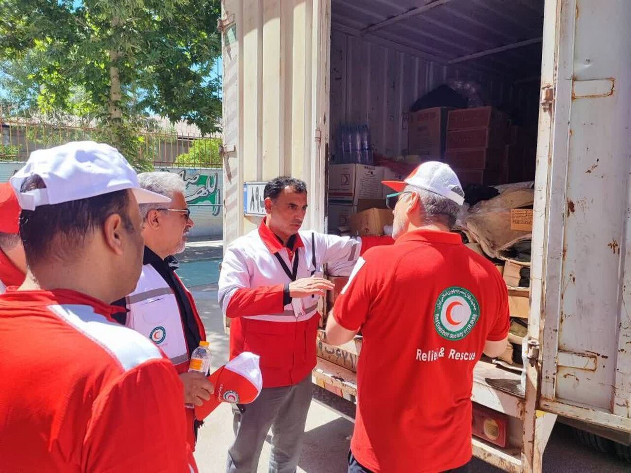 خدمت‌رسانی هلال‌احمر خراسان‌جنوبی به ۱۱ هزار زائر در مسیر مشهد