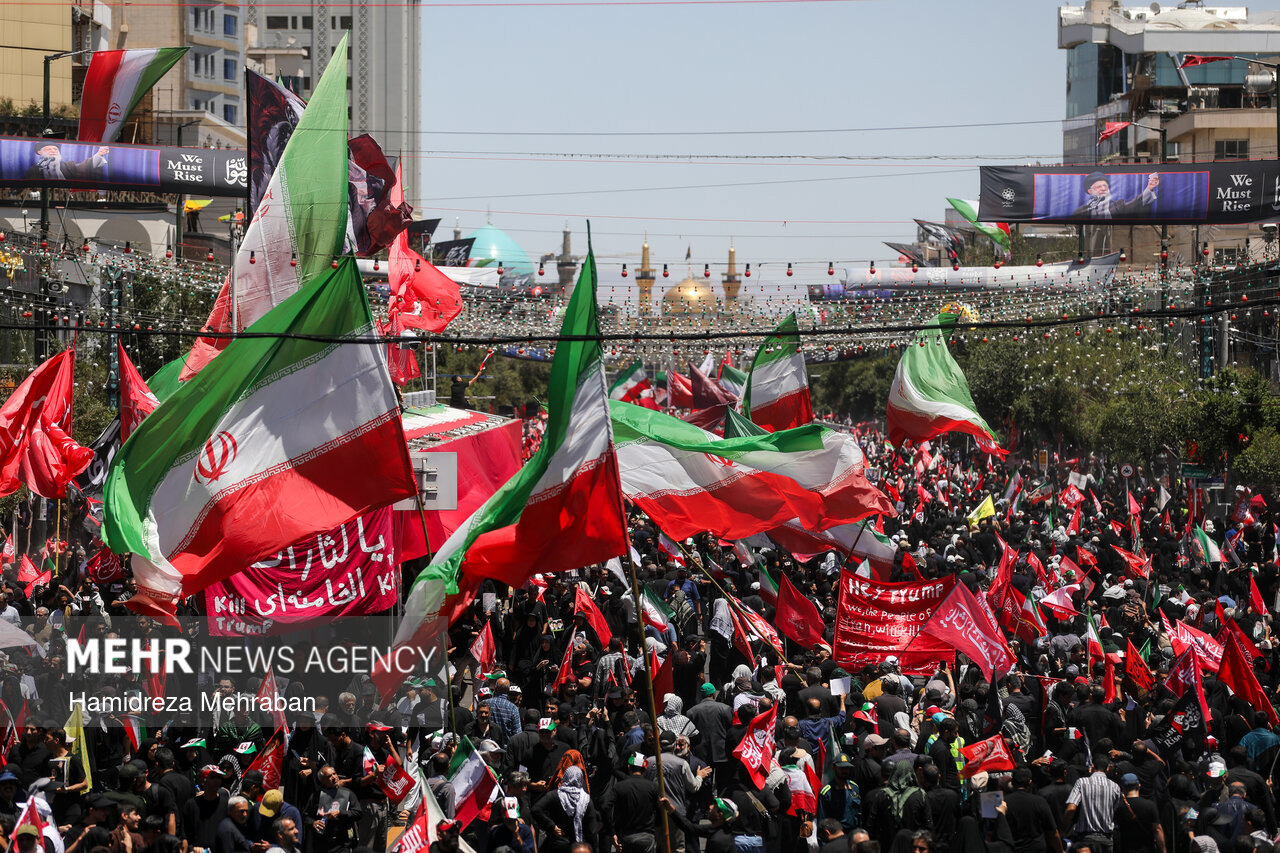 نمایی از بدرقه پرشور اقای شهید ایران از قاب آسمان
