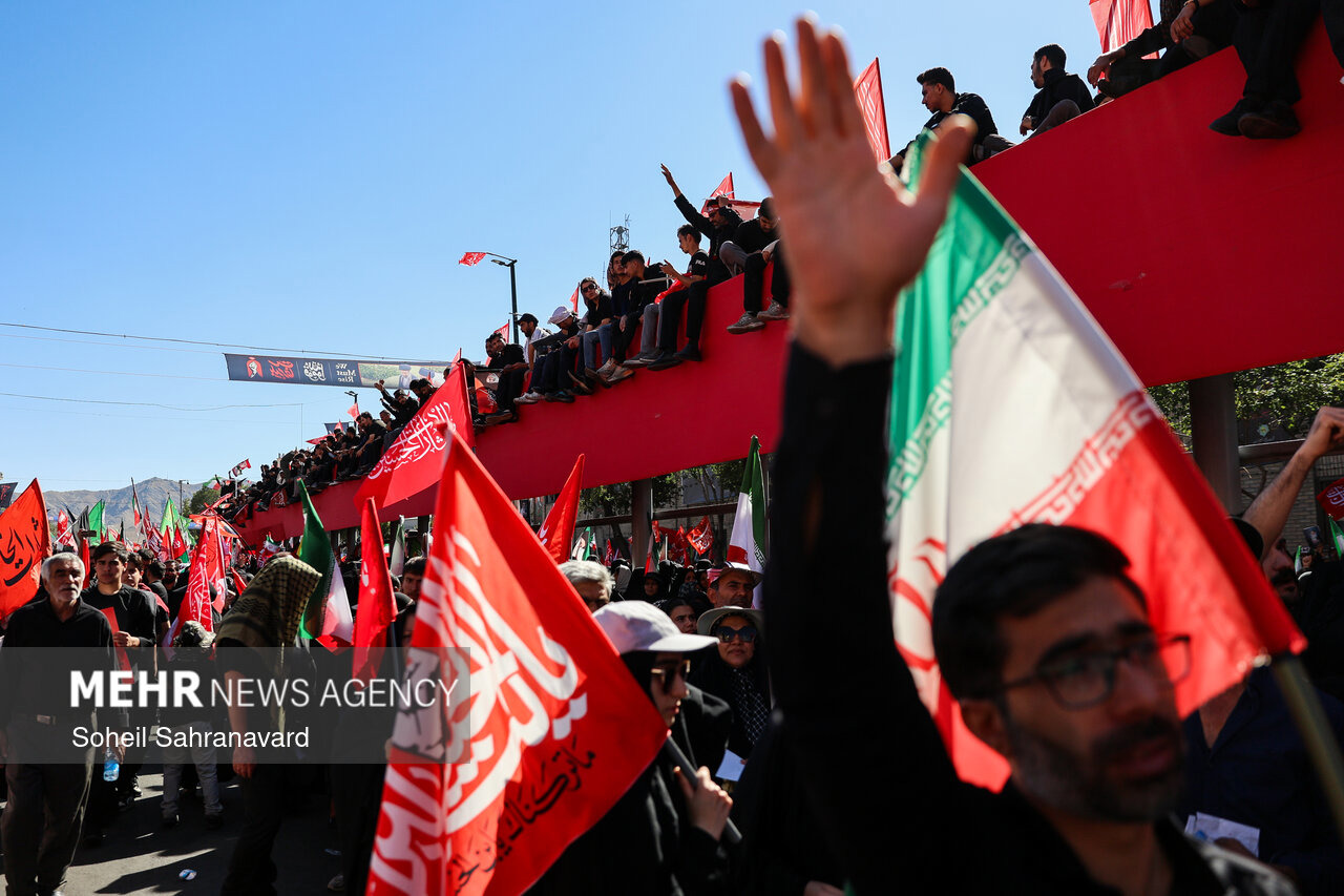 دلدادگان رهبر شهید در میدان بیت المقدس چشم انتظار هستند