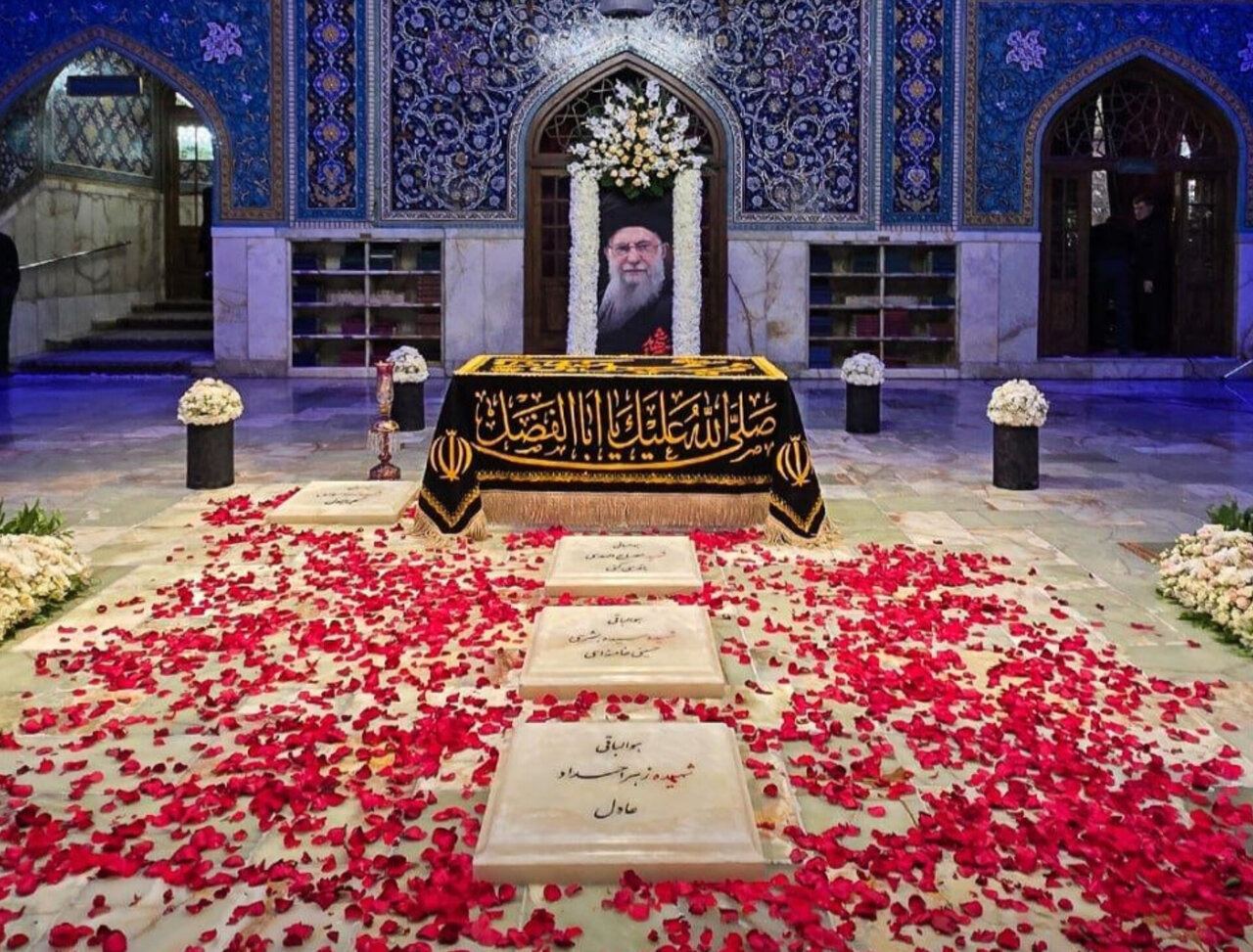 آماده‌سازی ورودی دارالذکر حرم رضوی برای حضور زائران