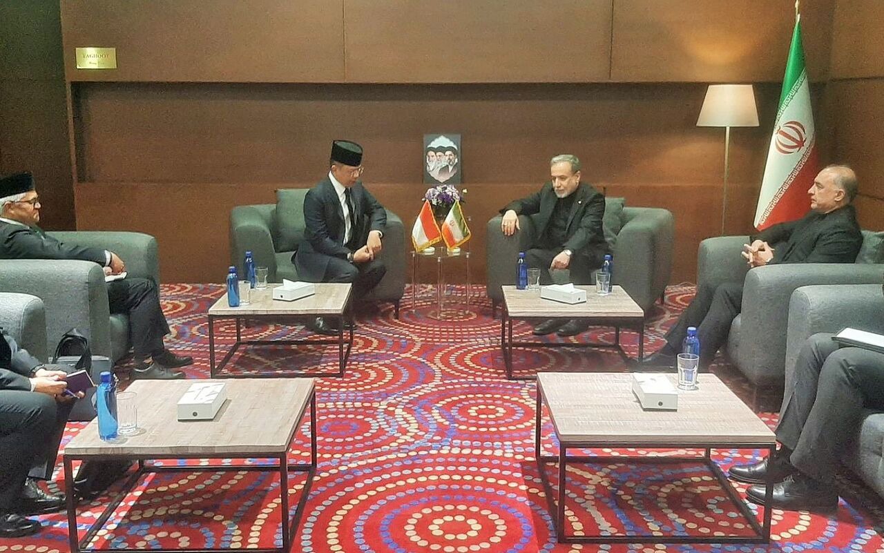رهبر شهید ایران در اندونزی میلیون ها دوستدار دارد