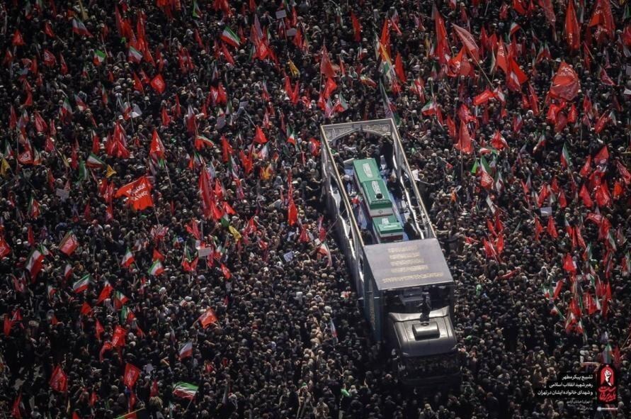 یادداشتی در وصف حال و هوای مردم ایران در مراسم تشییع رهبر شهید انقلاب