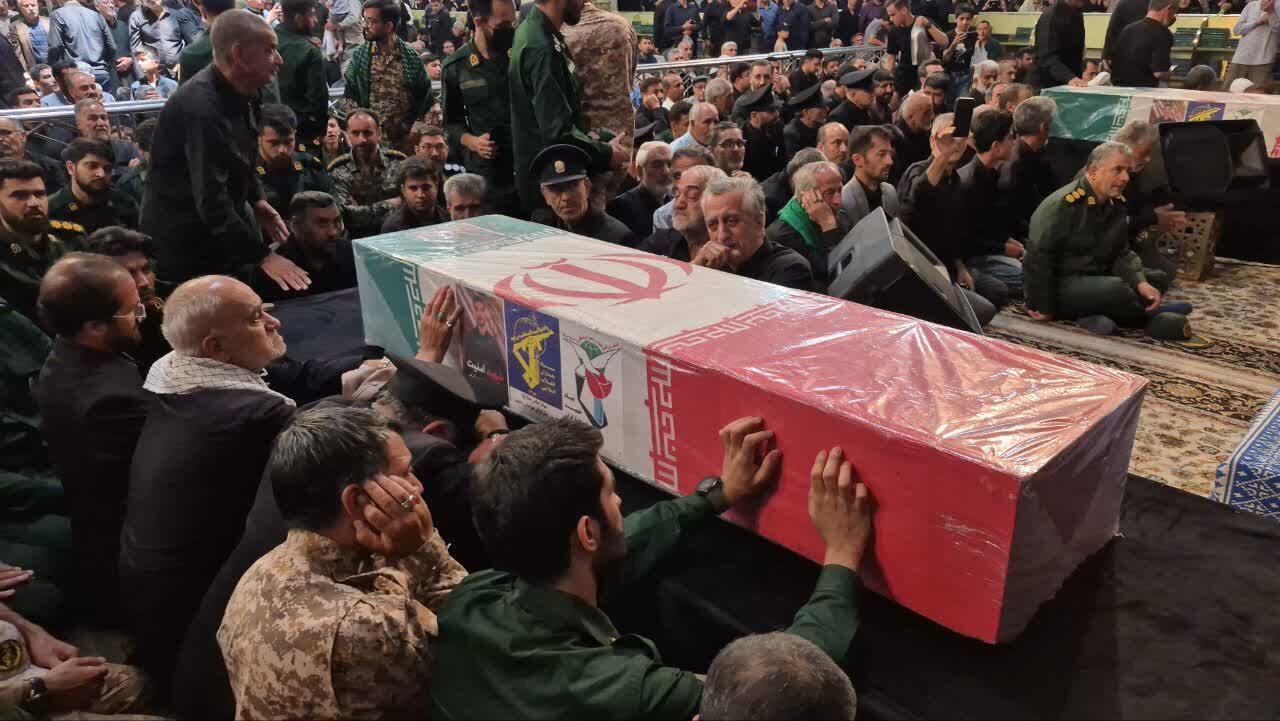 آیین وداع دو شهید مدافع امنیت در حرم مطهر امام رضا(ع) برگزار شد