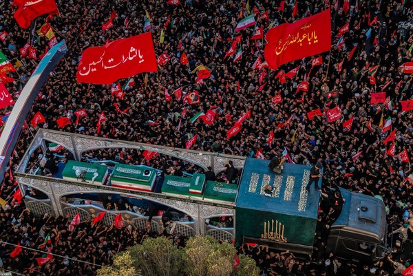 فیلم/ بابت برآورده نشدن انتظارات در تشییع رهبر شهید عذرخواهی می‌کنیم