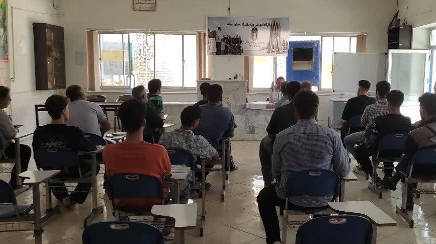 کارگاه آموزشی رانندگان موتورسیکلت‌های توقیفی در نیشابور