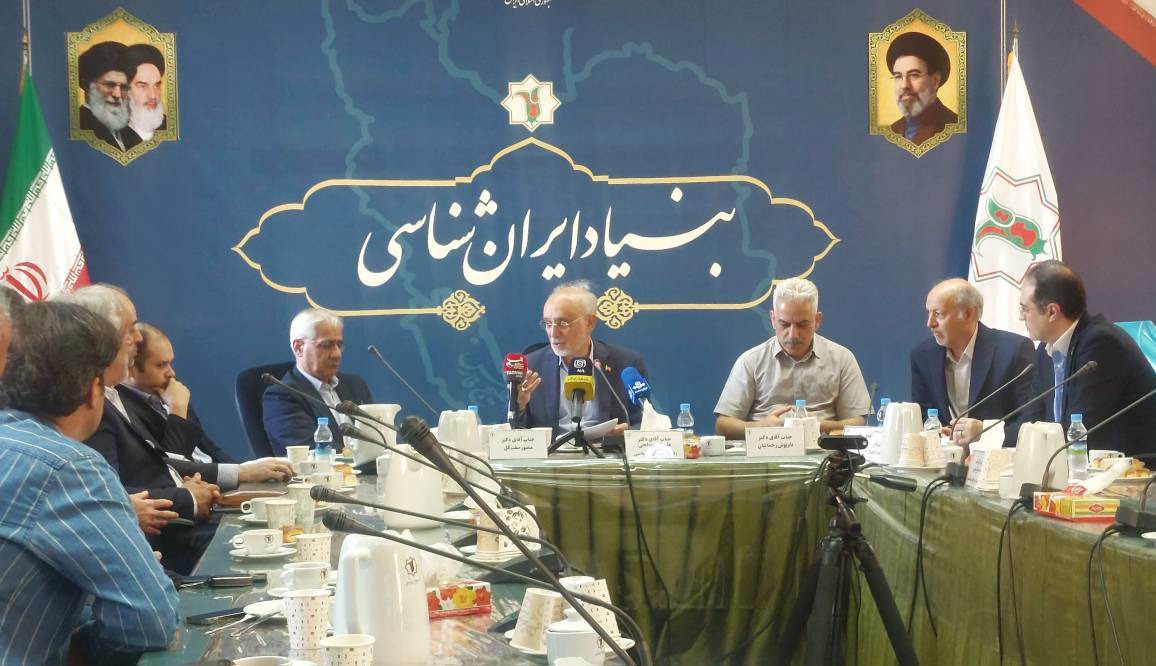 کتاب «سفارت‌نامه ارزنه‌الروم» رونمایی شد