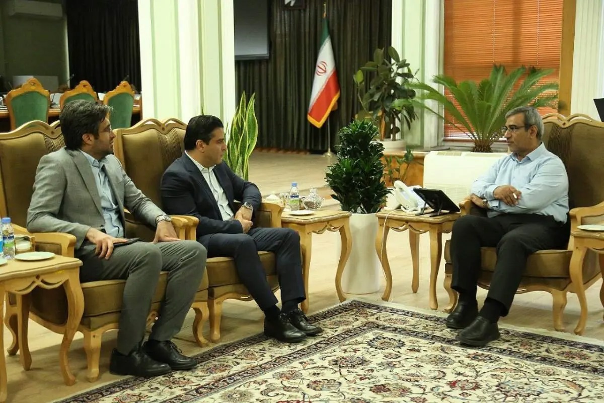 استاندار خراسان رضوی بر رفع موانع توسعه صنایع فرآوری زعفران تأکید کرد
