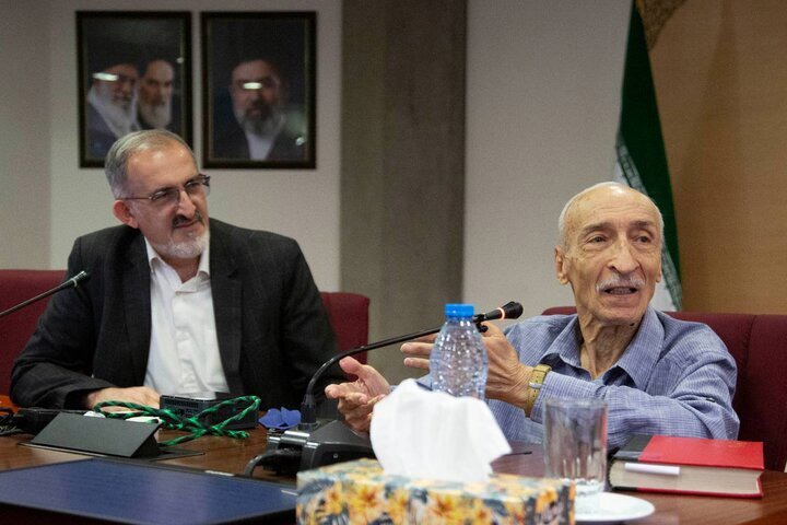 برگزاری نشست«مروری بر متون برگزیده ادب فارسی»