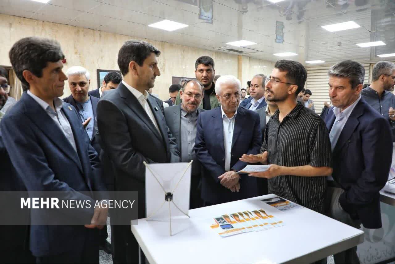 وزیر ارتباطات از نمایشگاه دستاوردهای فاوا در خراسان شمالی بازدید کرد