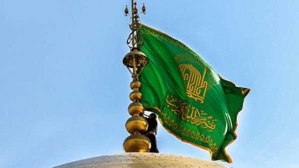 پرچم گنبد و پوش ضریح مطهر امام رضا(ع) تعویض می شود