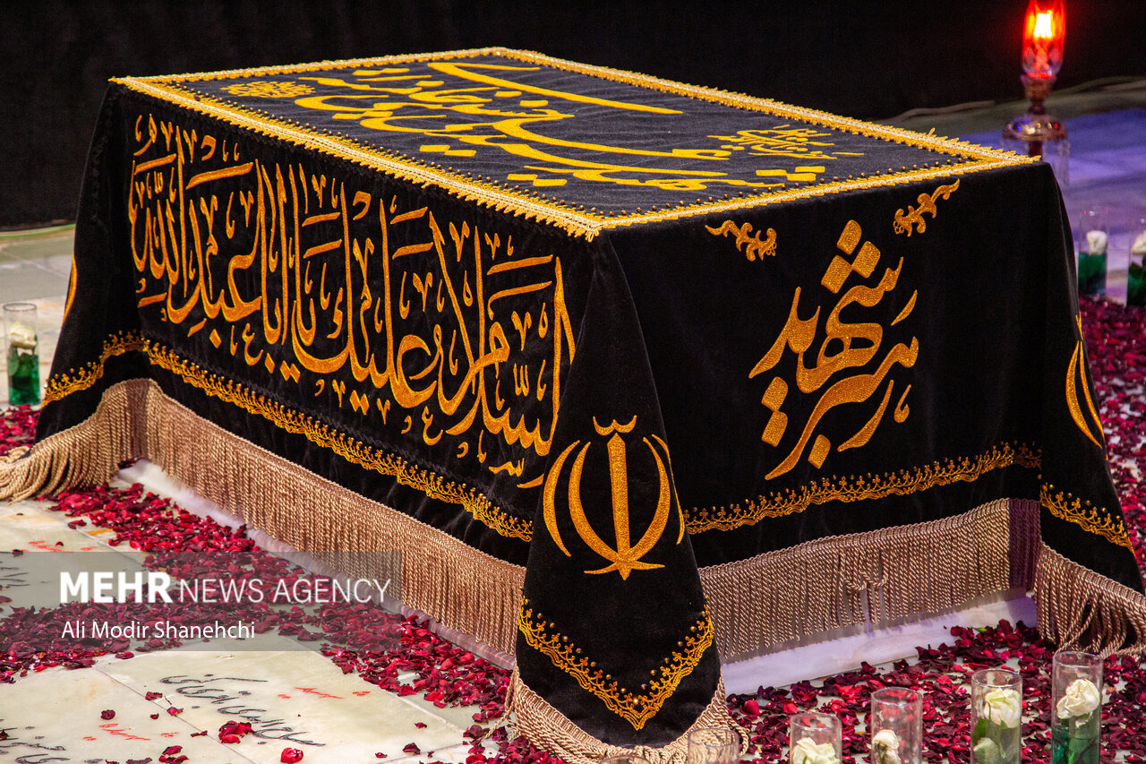 مراسم چهلم تدفین «آقای شهید ایران» در حرم امام رضا(ع) آغاز شد