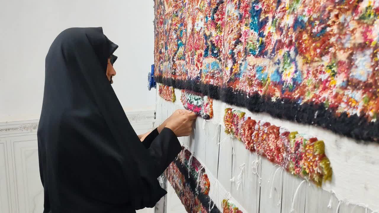 نخستین فرش با گره ترک در خراسان جنوبی تولید و روانه بازار شد
