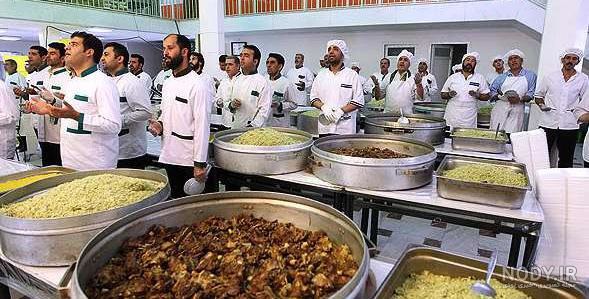 توزیع ۲۰ هزار پرس غذای متبرک میان خانواده‌های محروم و اقشار آسیب پذیر