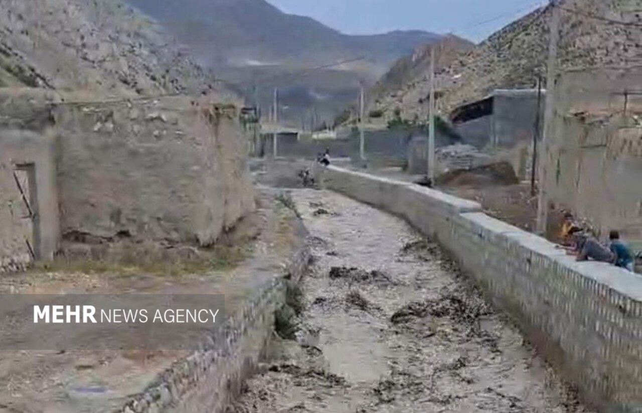 باران شدید و جاری شدن سیلاب در روستاهای شیروان