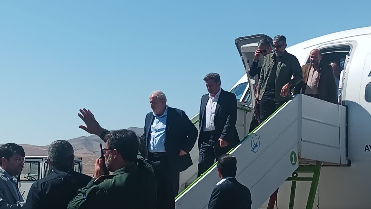 وزیر نیرو برای بهره برداری از چندین طرح وارد خراسان شمالی شد