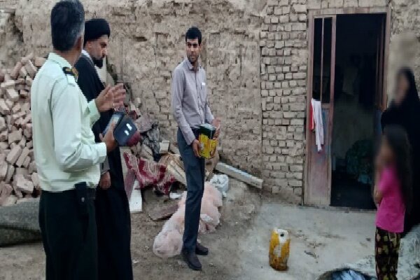۳۰ بسته معیشتی میان خانواده زندانیان نیازمند درمیان توزیع شد