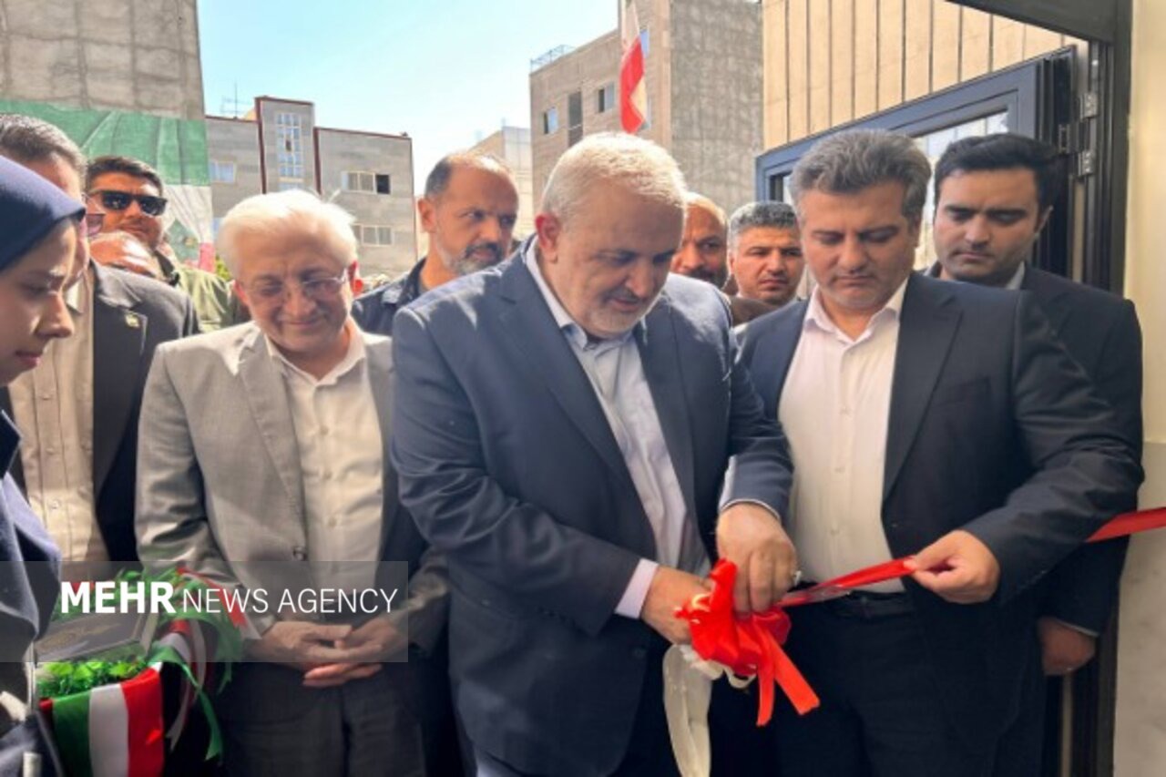 وزیر نیرو ۱۳ پروژه آموزشی و نیروگاه خورشیدی را افتتاح کرد