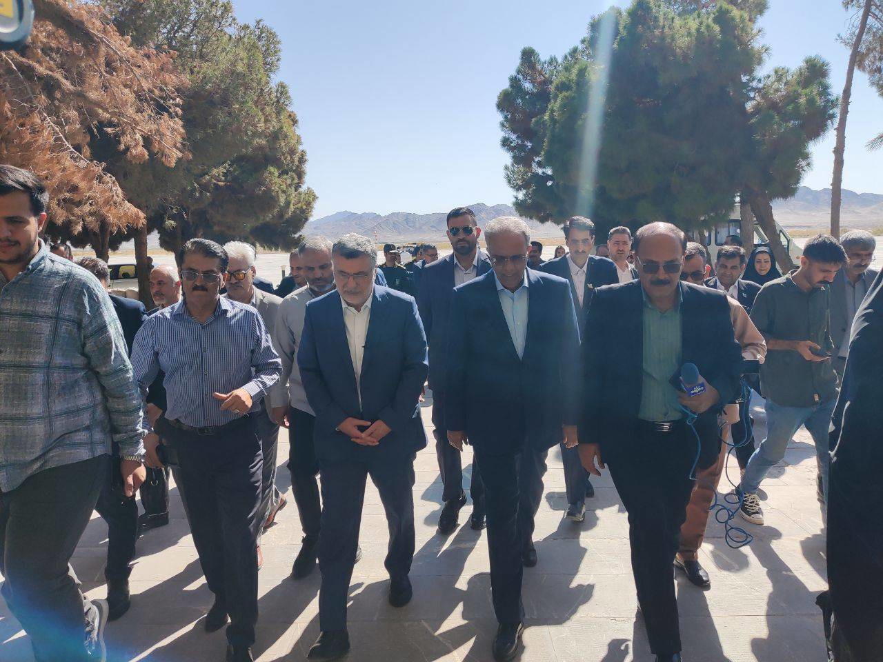 سفر وزیر بهداشت به زاهدان با محور توسعه زیرساخت‌های درمانی