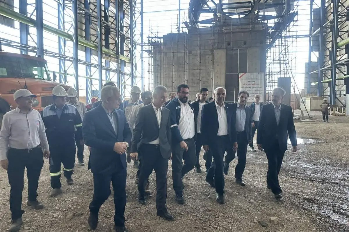 بازدید وزیر کار از کارخانه کنسانتره فولاد شرق خراسان در خواف