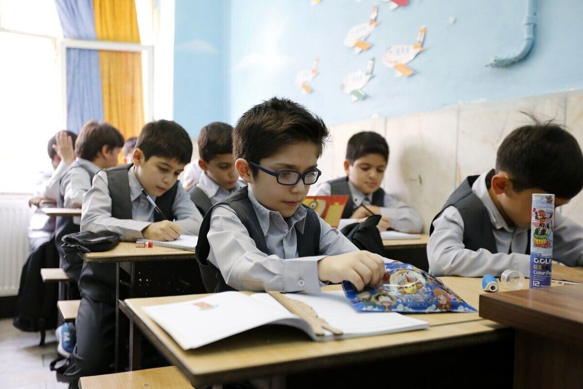 ثبت نام یا پرداخت اجباری؛ خانواده‌ها میان قانون و واقعیت مدارس