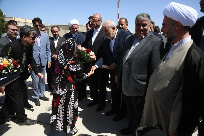 وزیر نیرو برای افتتاح چند طرح وارد کرمانشاه شد