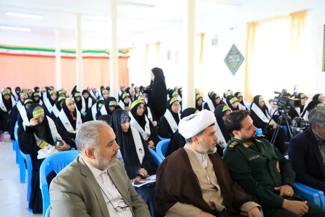دانش‌آموزان، رزمندگان جبهه فرهنگی‌اند