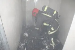 نجات بیش‌از ۳۰۰ نفر در آتش‌سوزی هتل‌آپارتمانی در مشهد