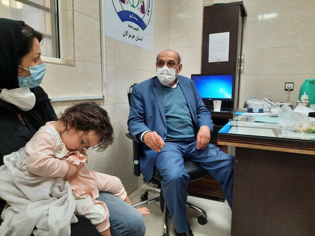 حضور پزشکان فوق تخصص موسسه خیریه محکم برای ویزیت کودکان در خراسان‌شمالی