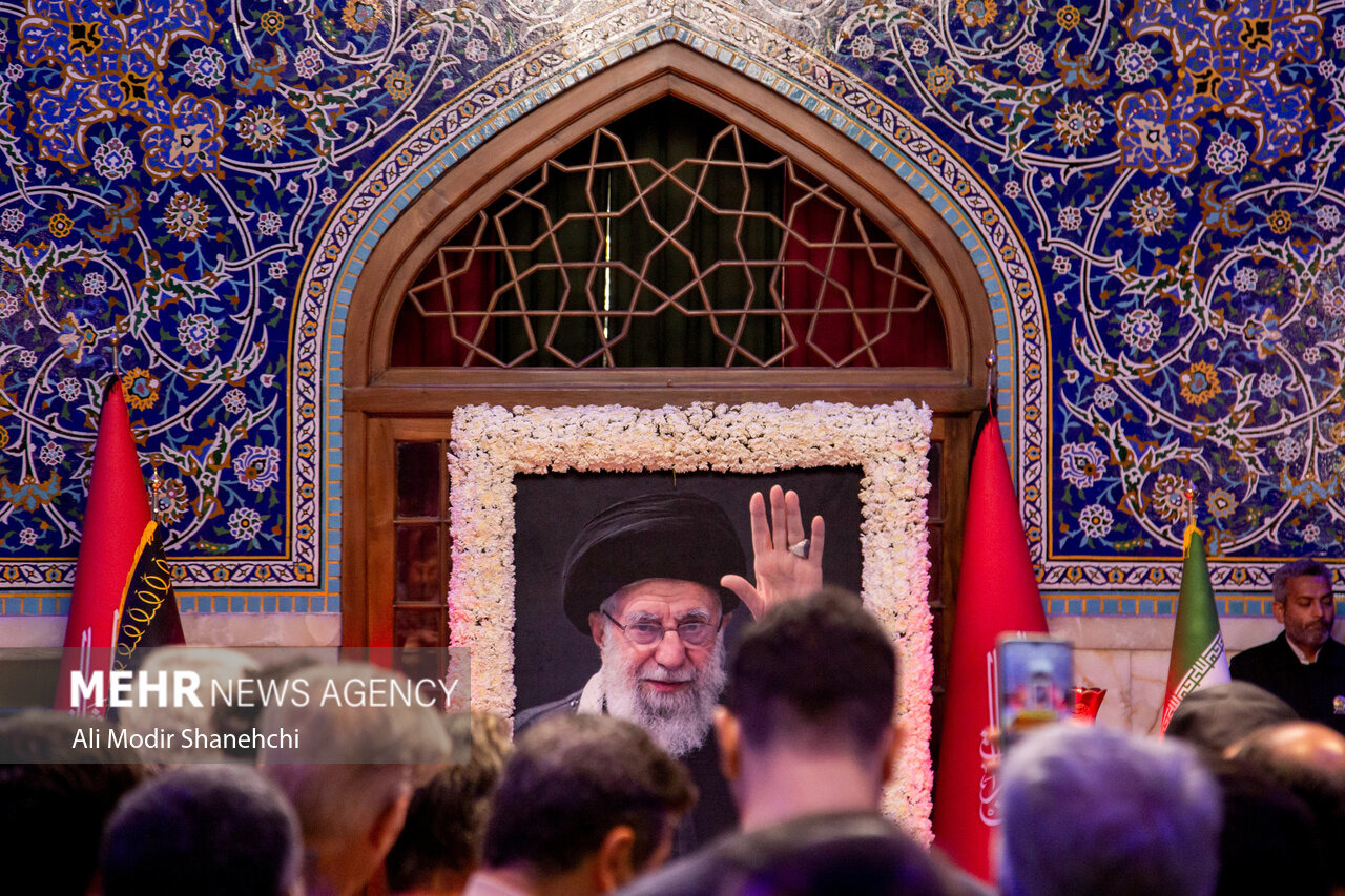طنین شعار استکبارستیزی در جوار مزار نورانی «آقای شهید ایران»