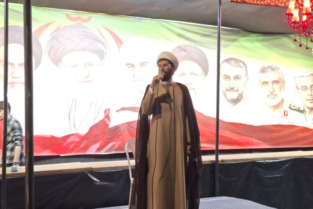 ایستادگی مردم و مجاهدت‌های رزمندگان اسلام هیمنه غرب را در هم شکسته است