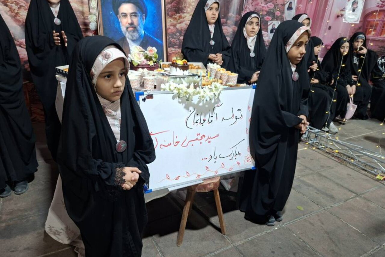 تولد رهبر انقلاب در تجمعات شبانه مشهد