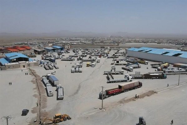 چرخ تجارت در ماهیرود می‌چرخد؛ تردد روزانه ۱۲۵۰ کامیون