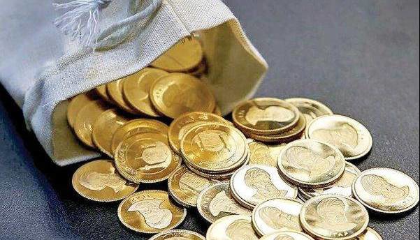 پلیس های وظیفه شناس میاندوآبی سکه های طلارا به دست صاحبش رساندند