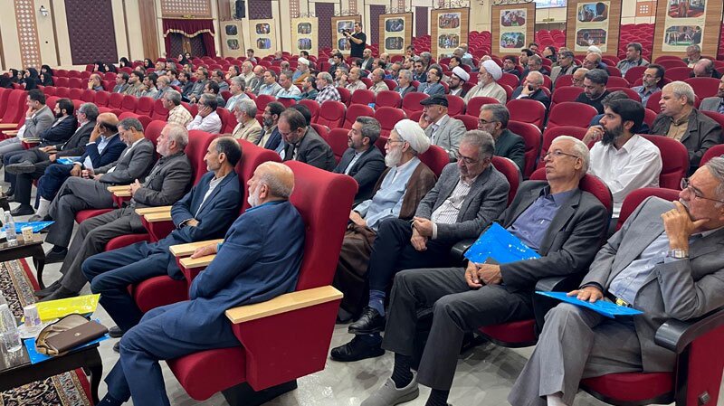 استادان باید ظرفیت علمی دانشگاه را به اقتدارآفرینی و پیشرفت کشور پیوند دهند
