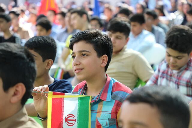 برپایی «جشن جوانه‌ها» در کرمانشاه؛ دانش‌آموزان پایه هفتم راهی مدارس شدند