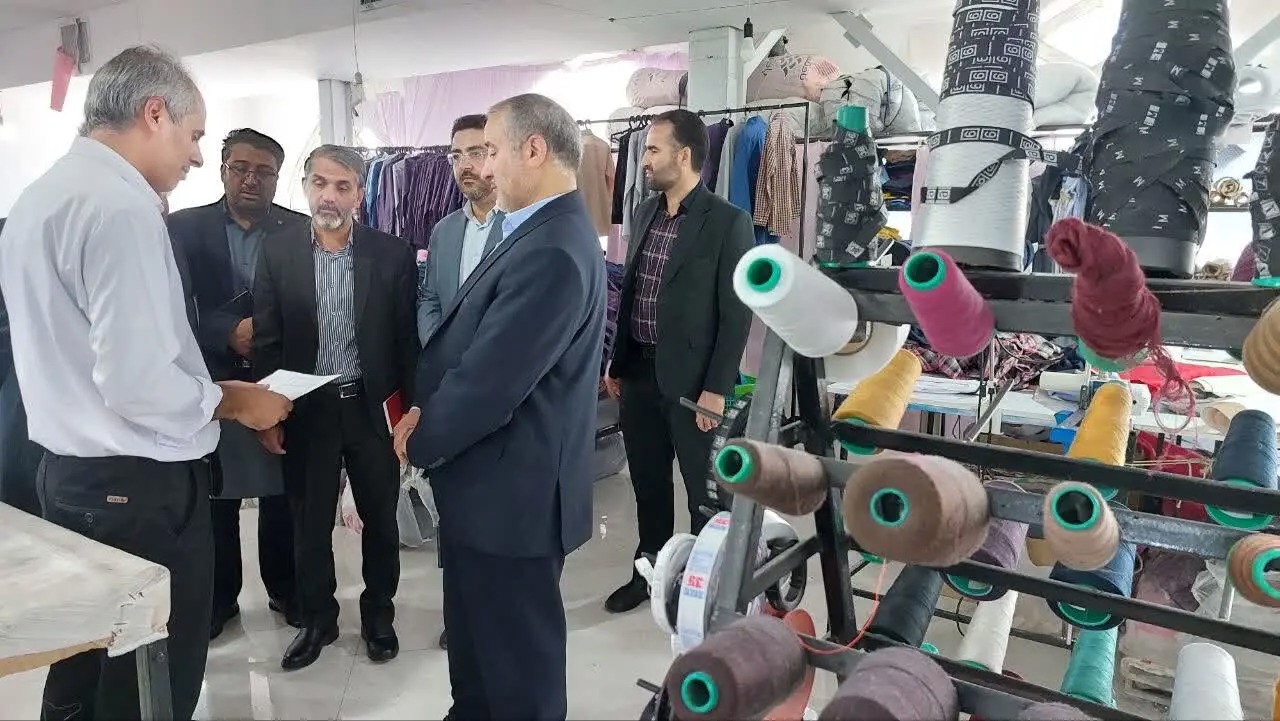 🎬بازدید استاندار خراسان جنوبی از دو واحد تولید پوشاک و دو درمانگاه خیریه