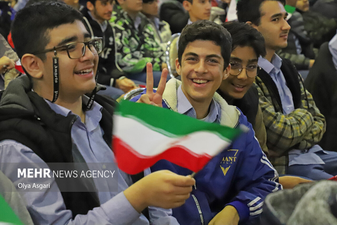 همزمان با آغاز سال تحصیلی جدید زنگ ایثار و مقاومت به صدا در آمد