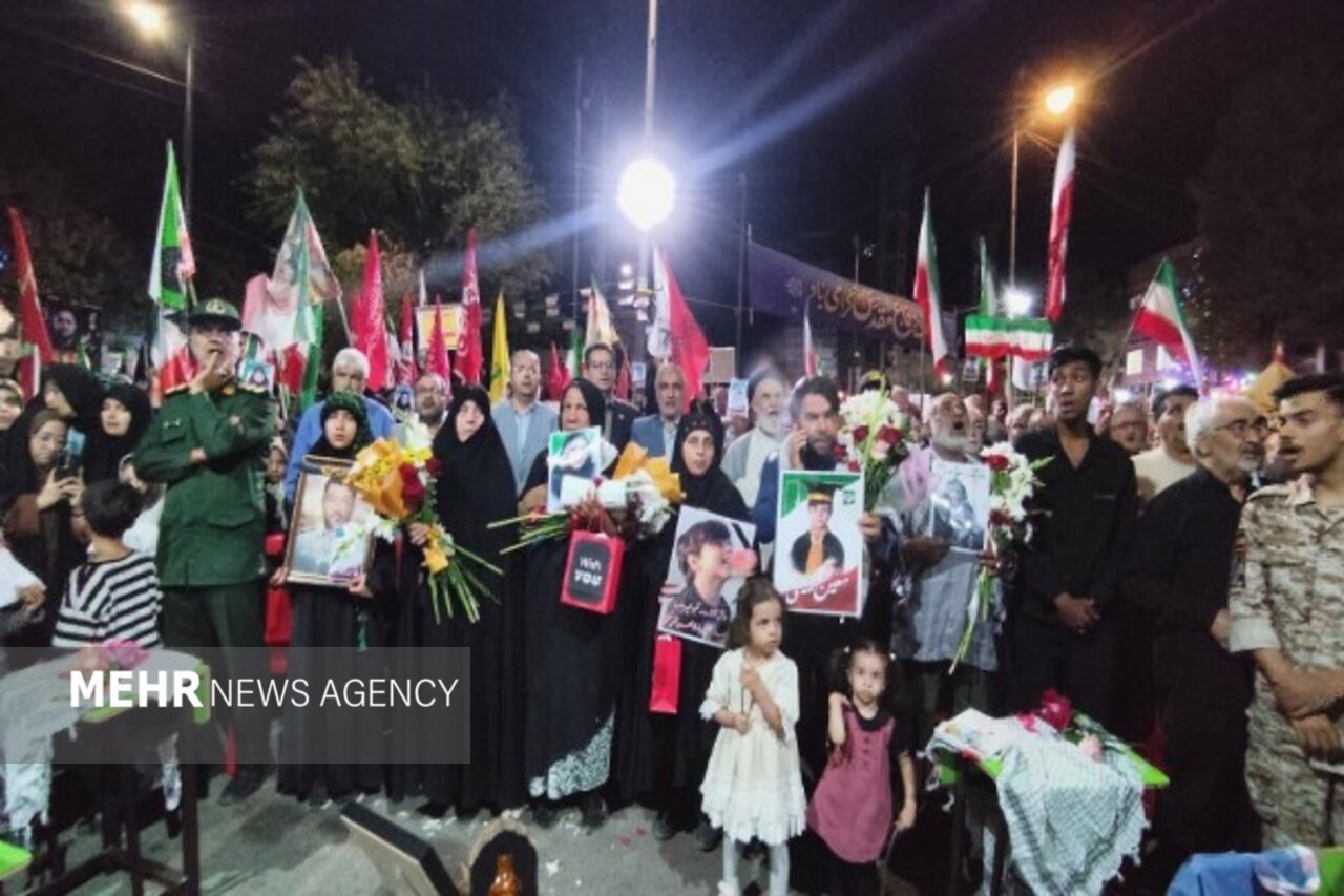 اسفراین در دویست‌وهشتمین اجتماع شبانه میزبان والدین شهدای میناب شد