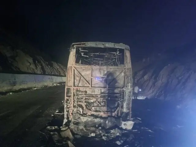 آتش‌سوزی اتوبوس در محور بیرجند-آرین‌شهر ۳ کشته برجای گذاشت