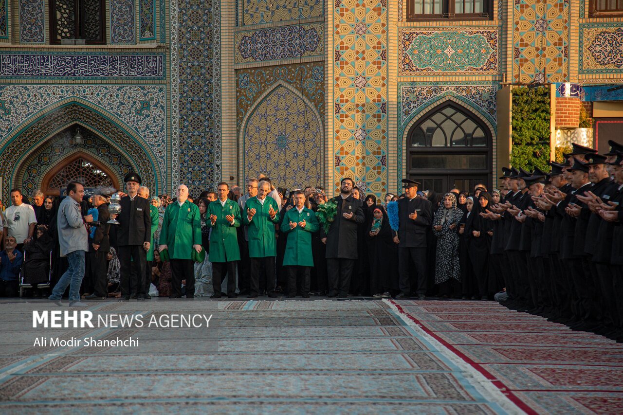 اذن خدمت آئین صبحگاهی خادمان حرم مطهر امام رضا(ع)