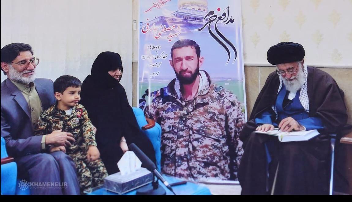 تصاویری از حضور رهبر شهید در منزل شهید عارفی در مشهد مقدس