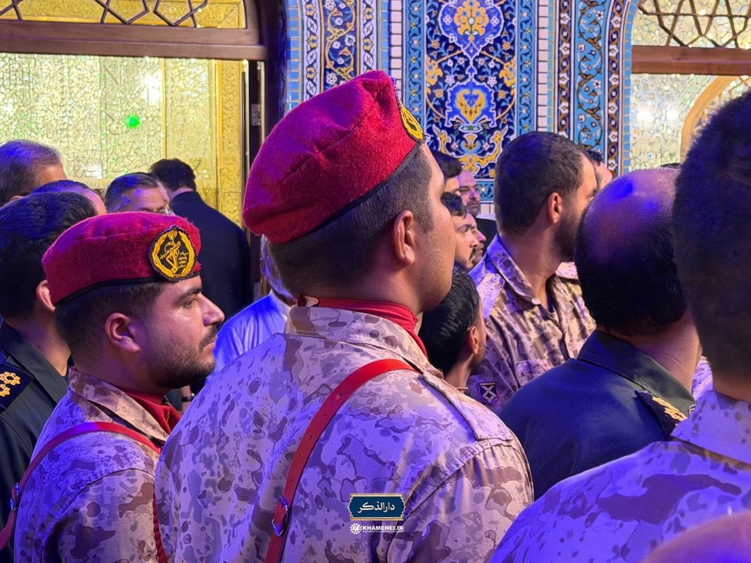 تجدید بیعت سربازان سپاه و ارتش با رهبر شهید در دارالذکر
